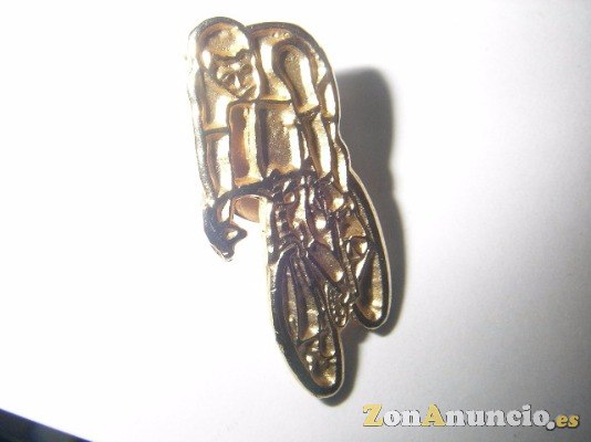 insigneas-pins deportivos personalizados